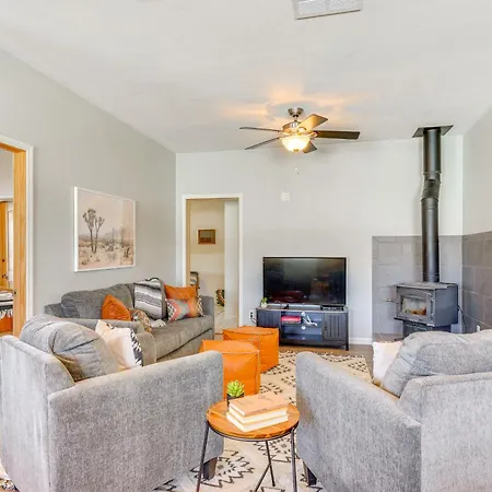 Villa Mtn-View Hideaway With Wood Stove In Pueblo!